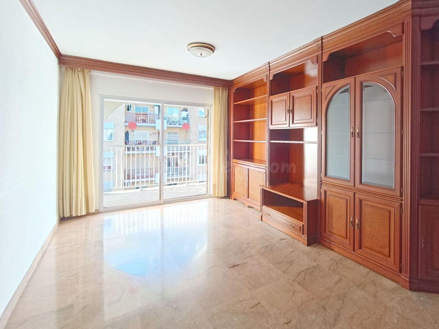 Excelente vivienda en pleno centro de la ciudad, amplitud y luminosidad asegurada !