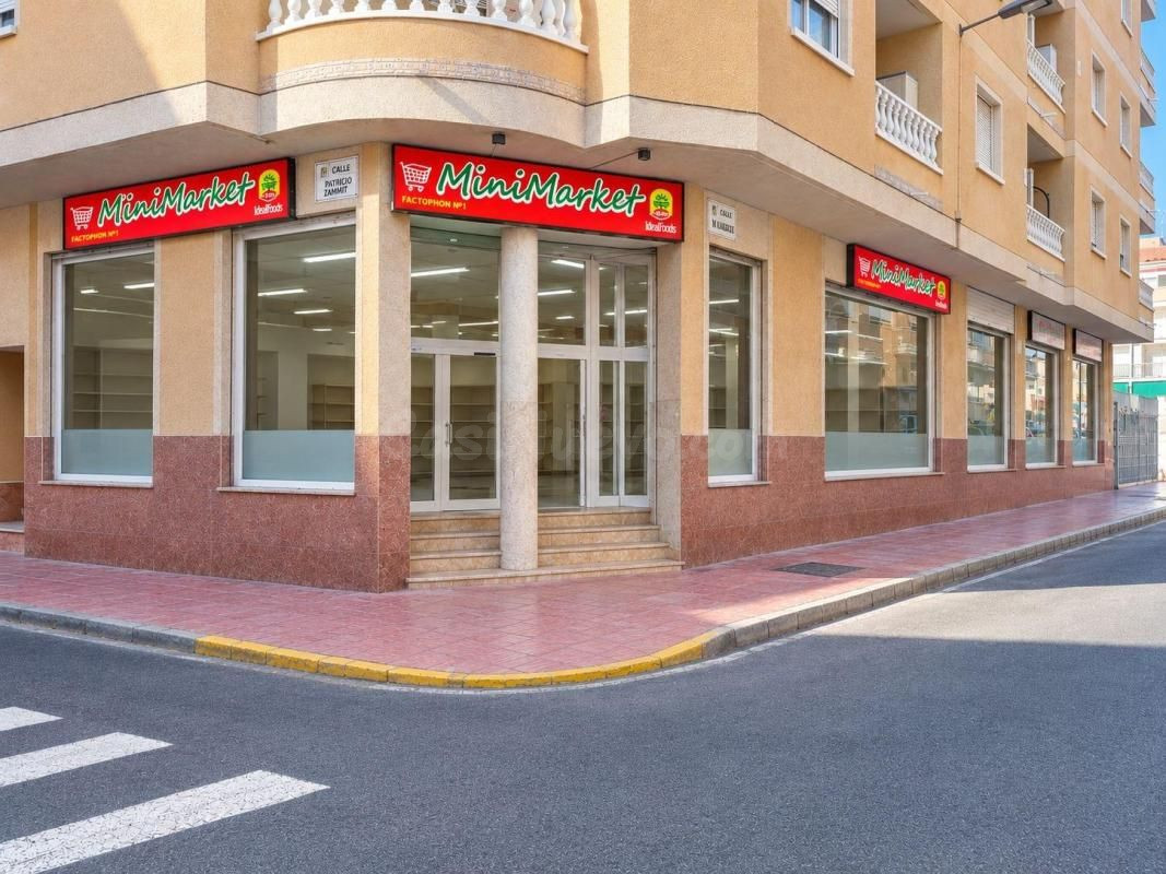 Local comercial 496m² en venta - Playa del Cura