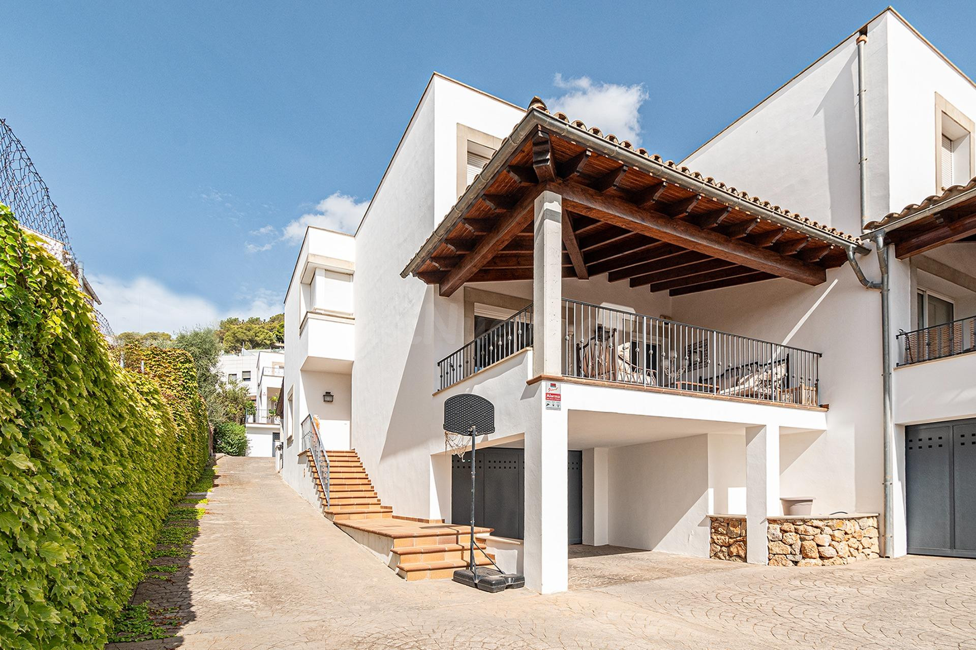 CHALET PAREADO EN GENOVA CON VISTAS A LA BAHÍA DE PALMA
