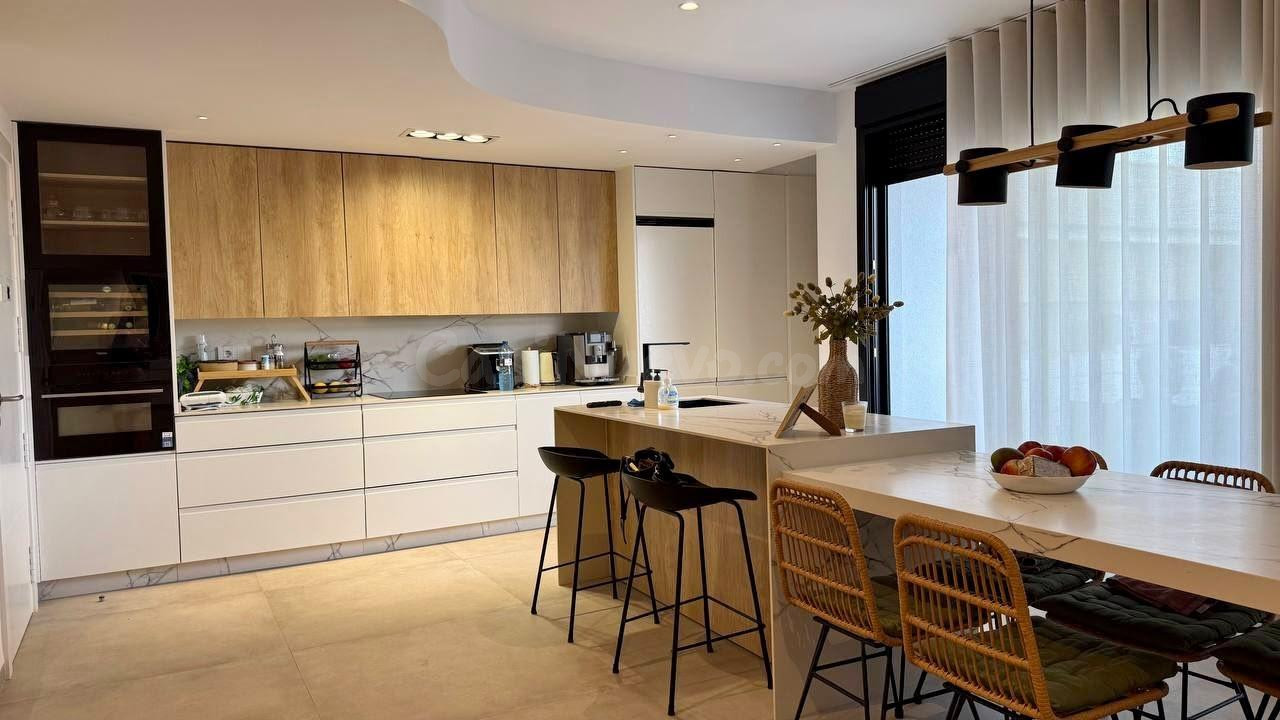 APARTAMENTO MODERNO CON TERRAZA PRIVADA DE 95 m2, JACUZZI Y 