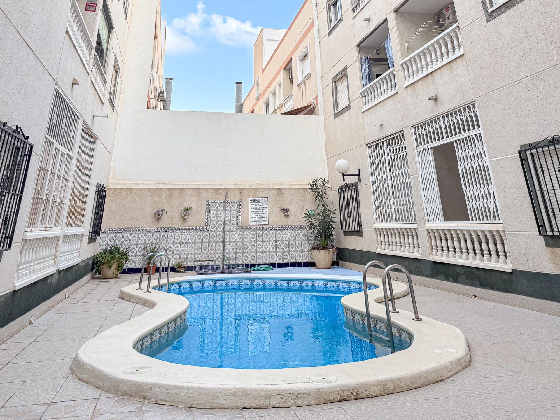 Oferta Especial! Apartamento en esquina y listo para entrar a vivir , con piscina