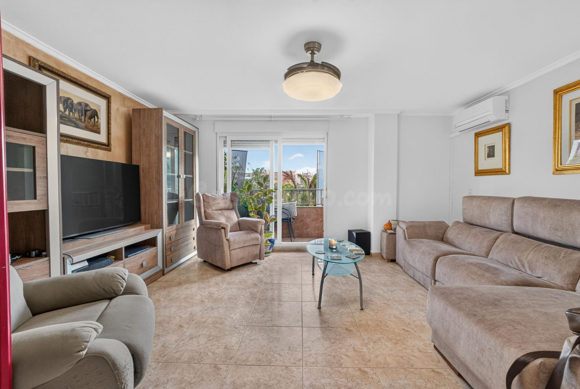 Amplio apartamento de 4 dormitorios a pocos pasos de la Playa del Acequión, Torrevieja