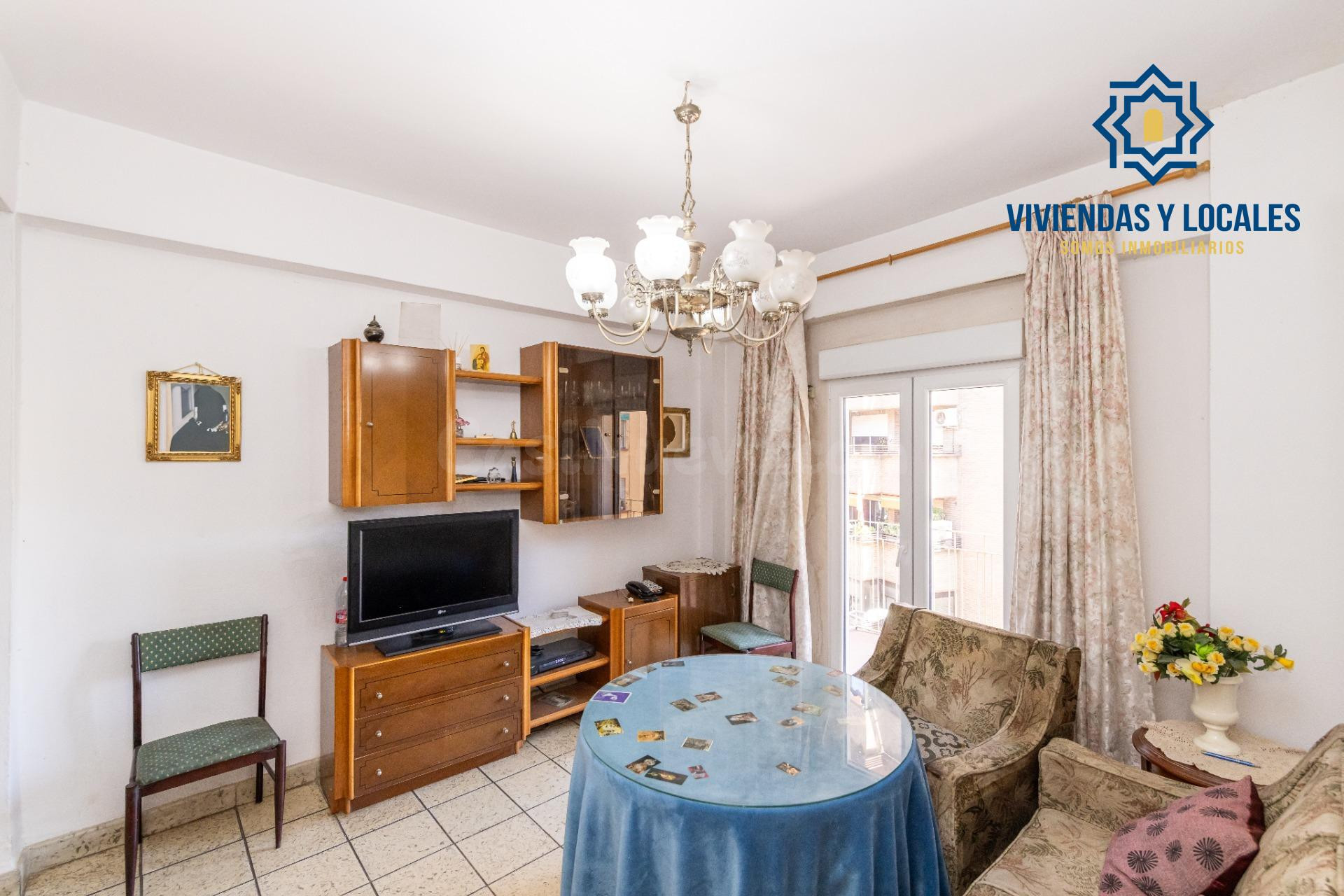 Piso para reformar junto a Plaza Einstein – 3 dormitorios y vistas despejadas