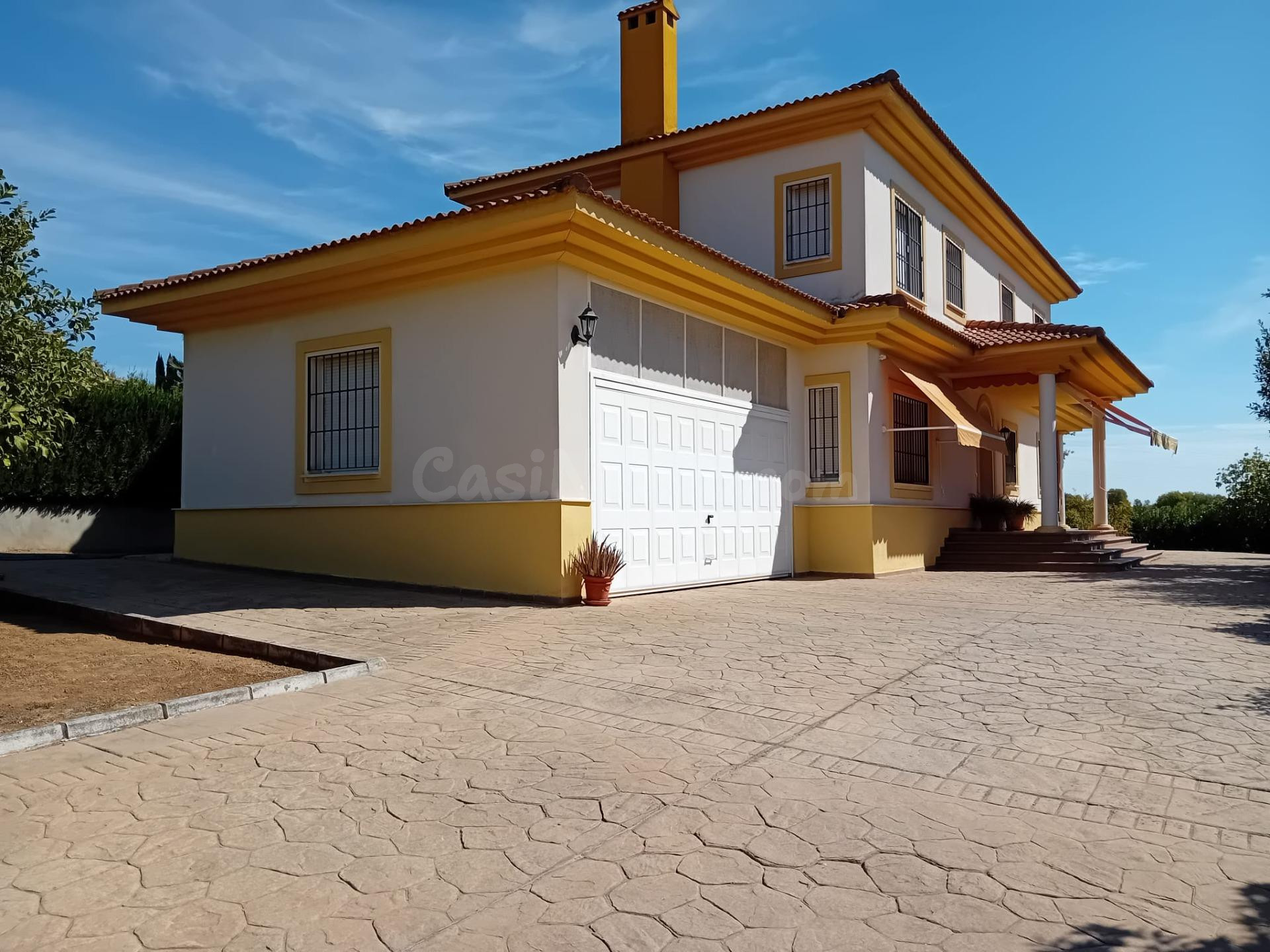 Chalet independiente en Santa Ana de la Albaida !