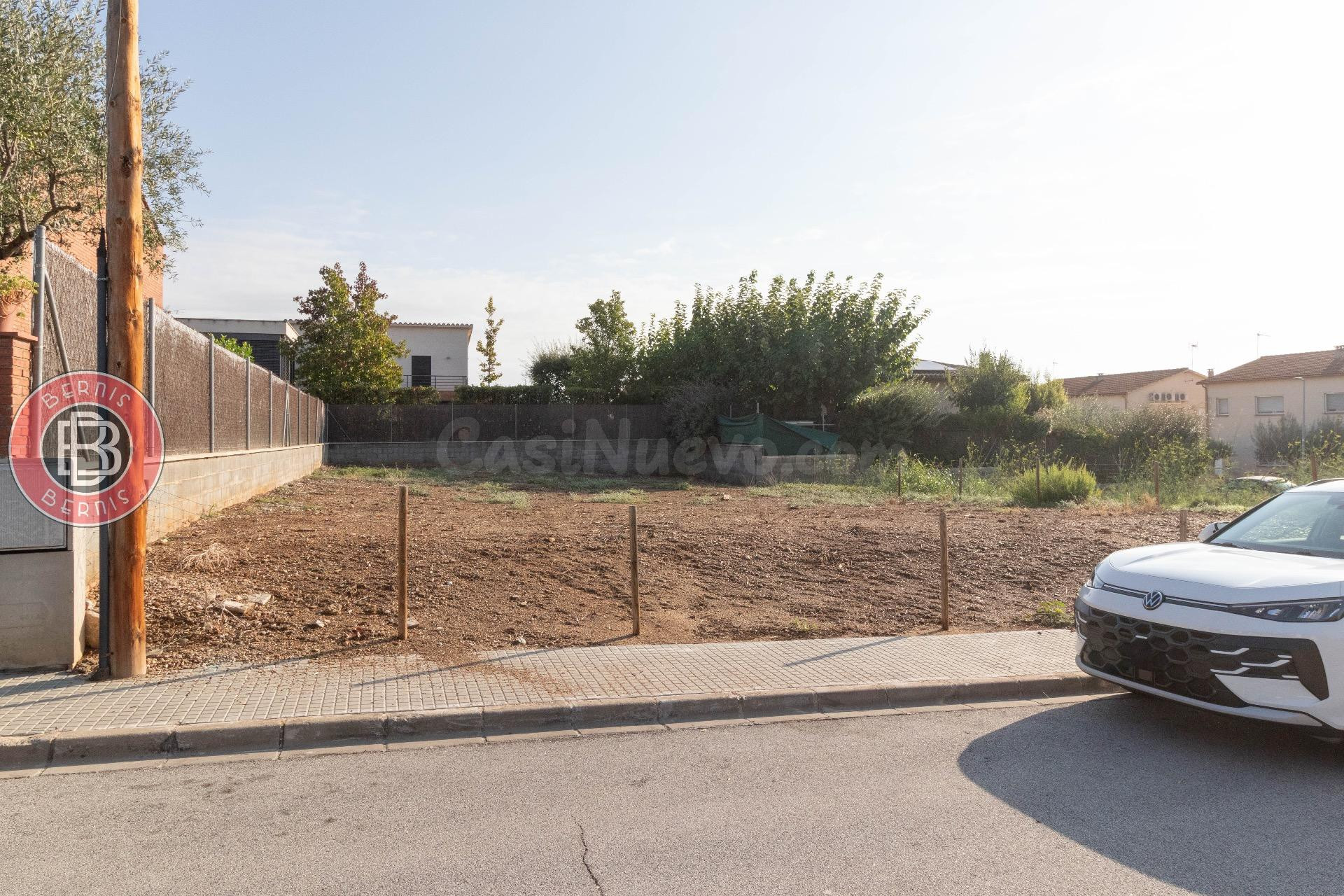 Terreny urbà totalment pla de 465 m2 a Els Hostalets de Pier - foto 2