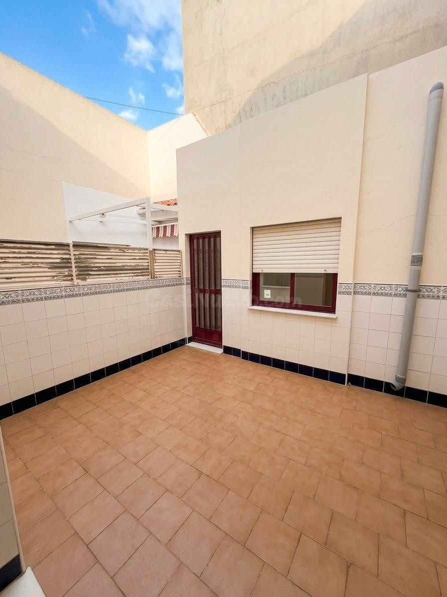 PISO A ESTRENAR DE 135 M2 CON GARAJE Y TRASTERO EN LOS ALCÁZ - foto 3