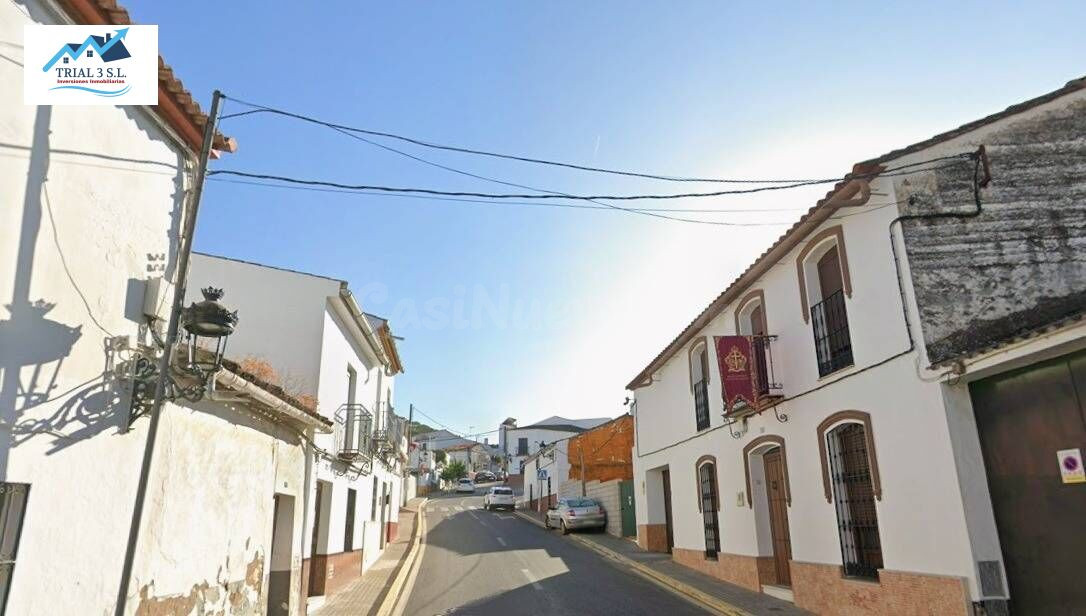 Venta de Casa en Almadén de la Plata - foto 2