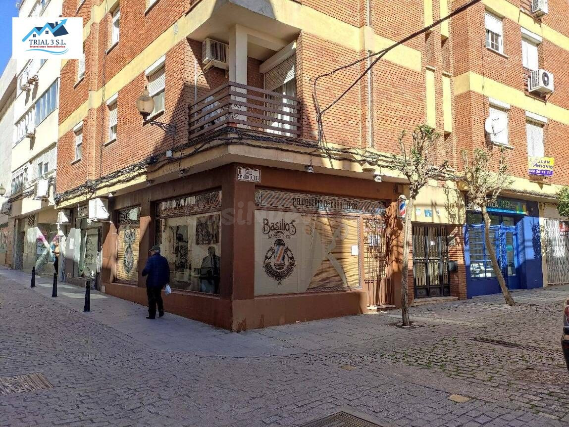 Venta local comercial en Mérida (Badajoz) - foto 2
