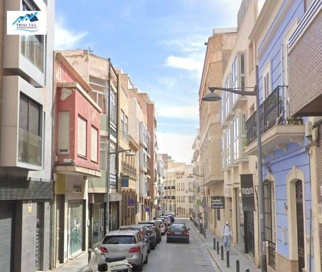 Piso en venta en Almería capital: oportunidad única sin posesión