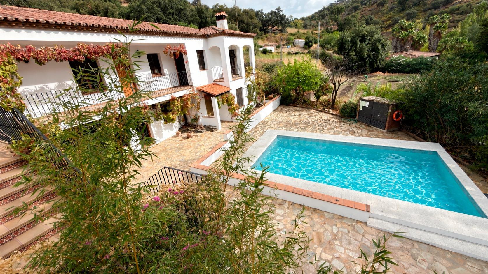 Exclusivo Hotel en Almonaster la Real con Vistas Panorámicas - foto 4