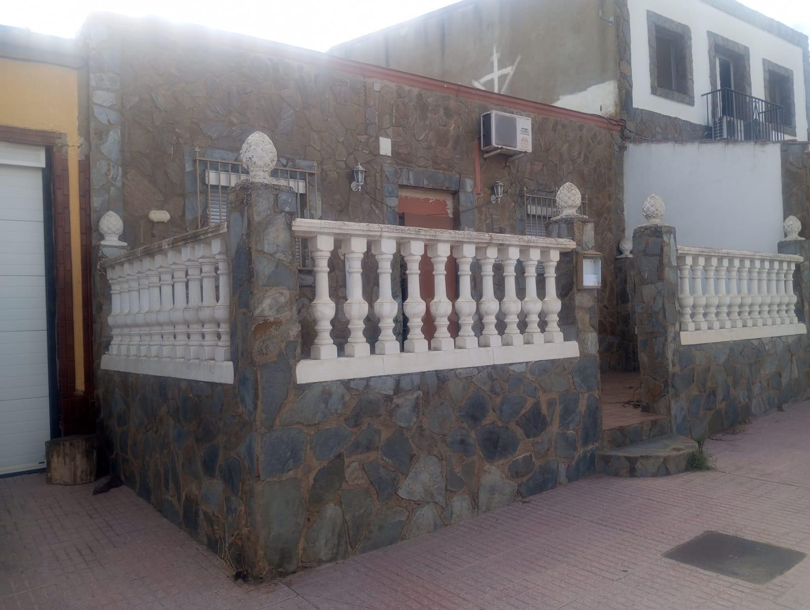 Venta de casa en Santa Marta (Badajoz) - foto 3