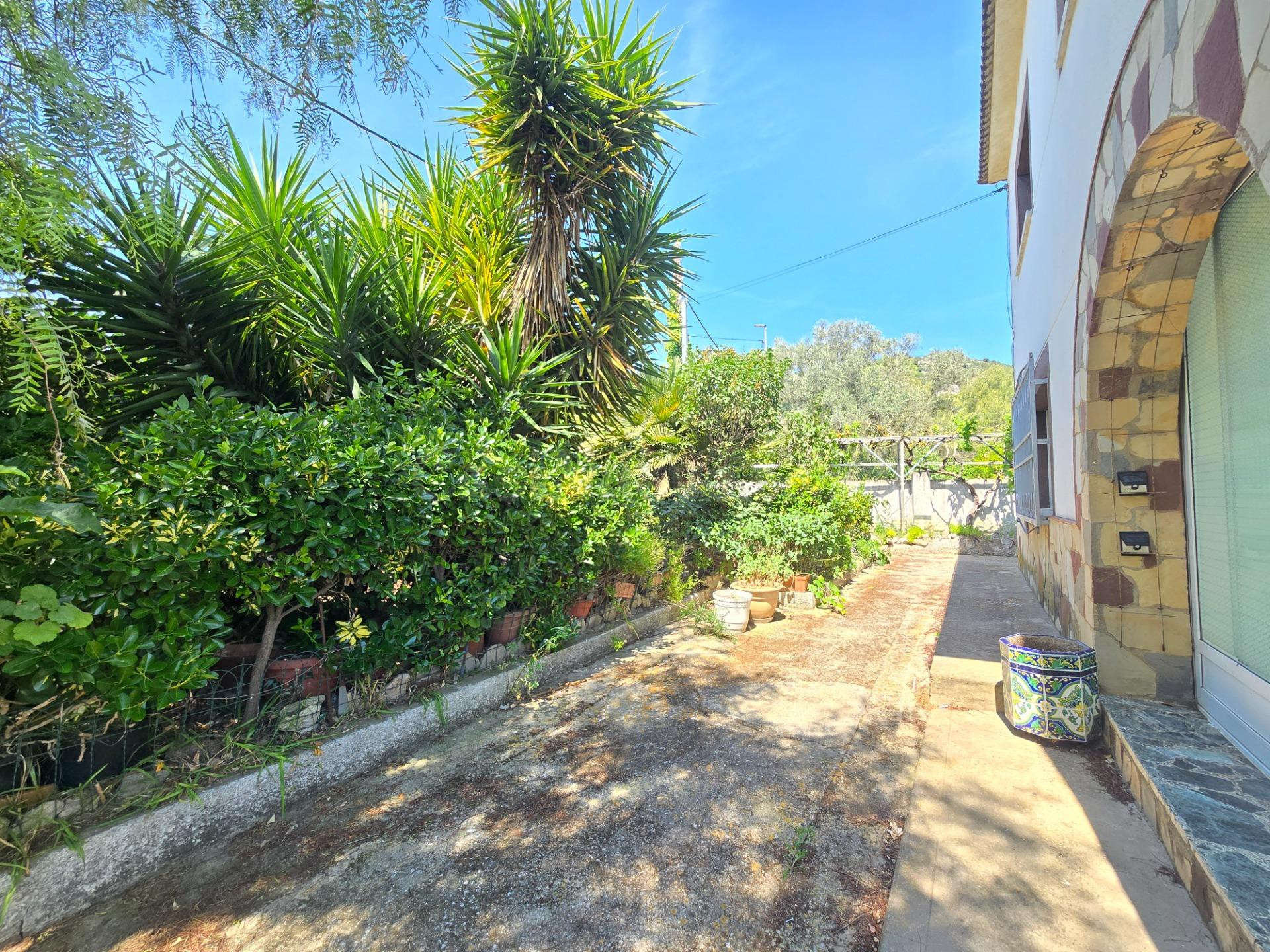 ¡Oportunidad única en Canyelles! Casa independiente con gran - foto 2