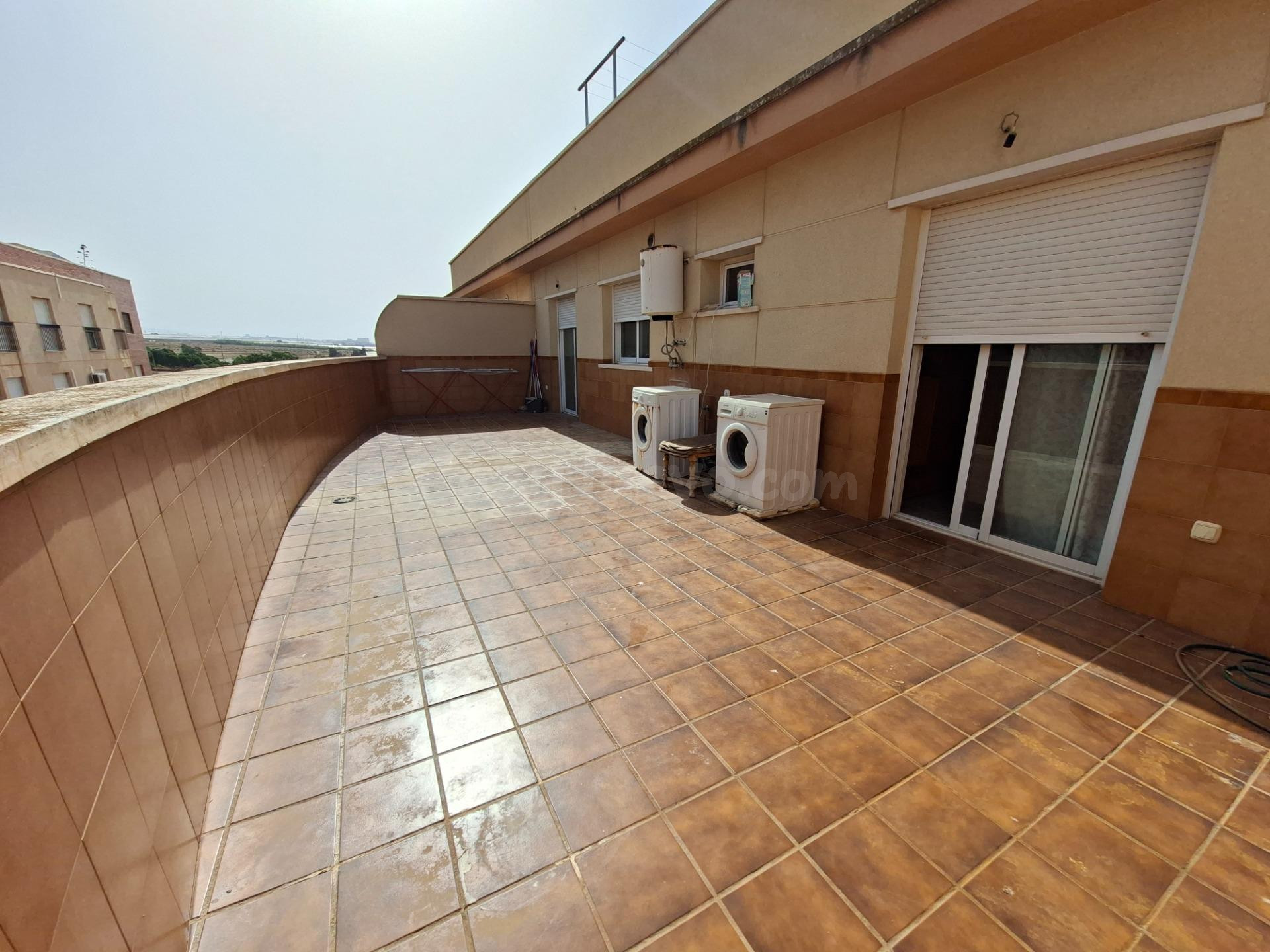 SE VENDE ÁTICO DE 2 habitaciones EN SANTA MARÍA DEL AGUILA - foto 3