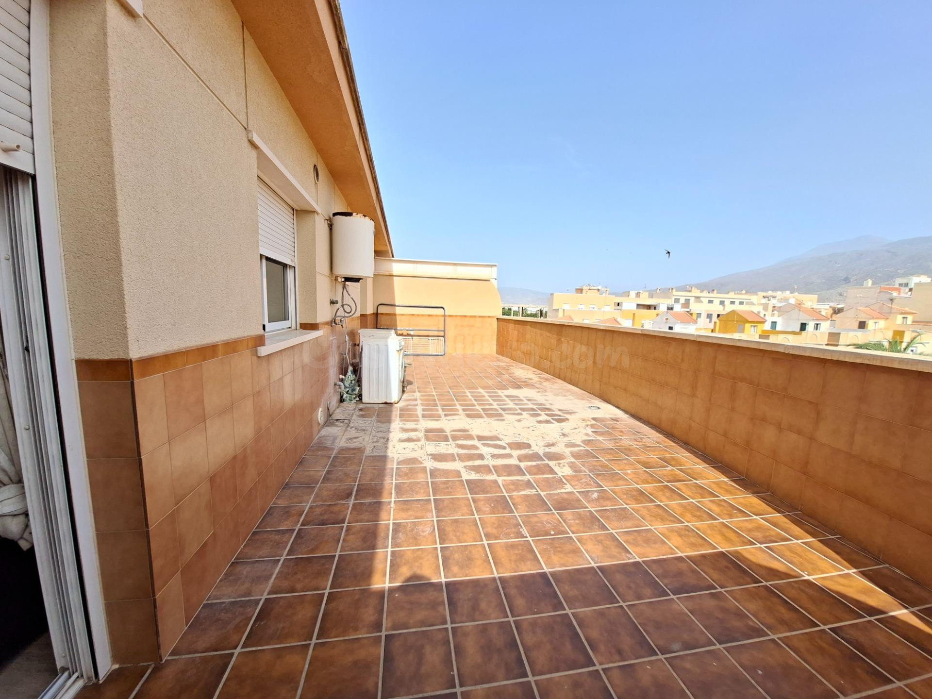 SE VENDE ÁTICO DE 2 habitaciones EN SANTA MARÍA DEL AGUILA - foto 4