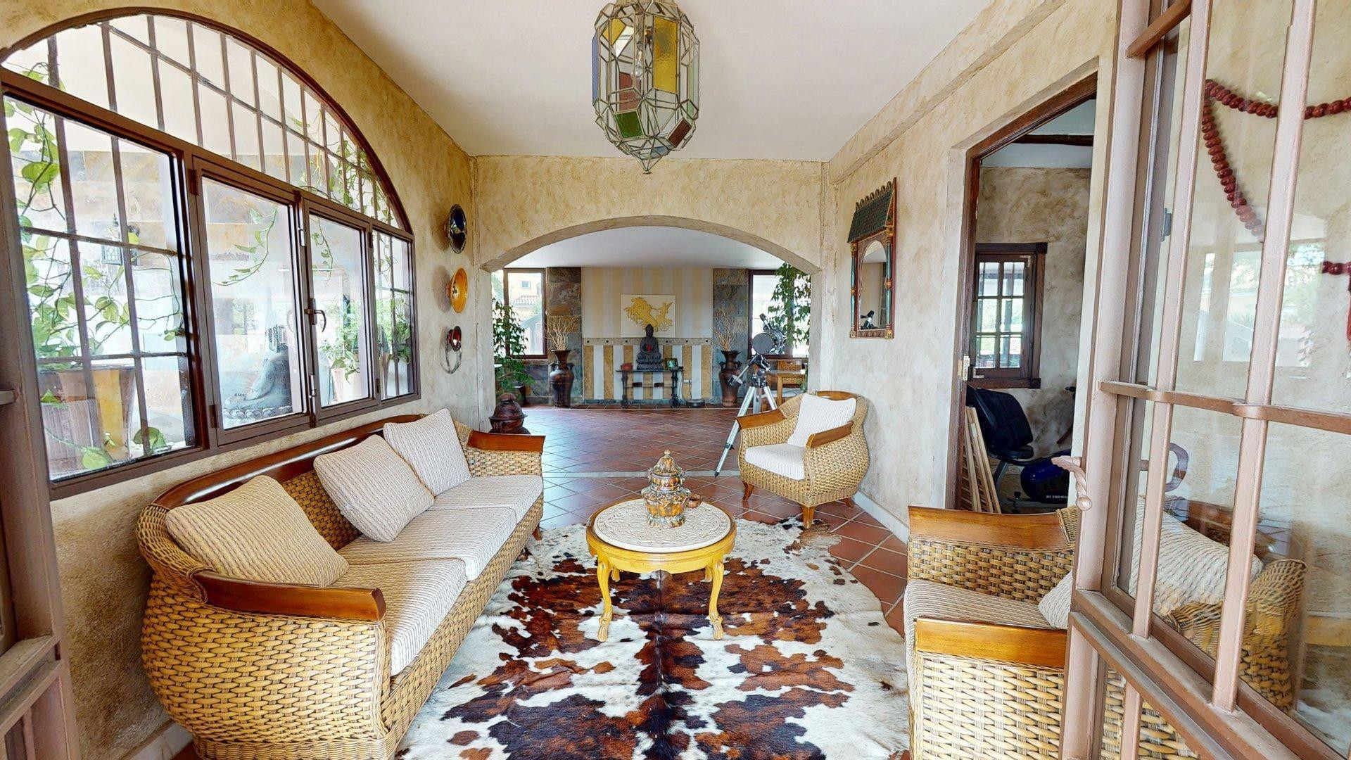 Chalet de lujo en Sansueña, Córdoba con 600 m2 construidos, parcela de 1.500 m2, piscina privada y amplios dormitorios
