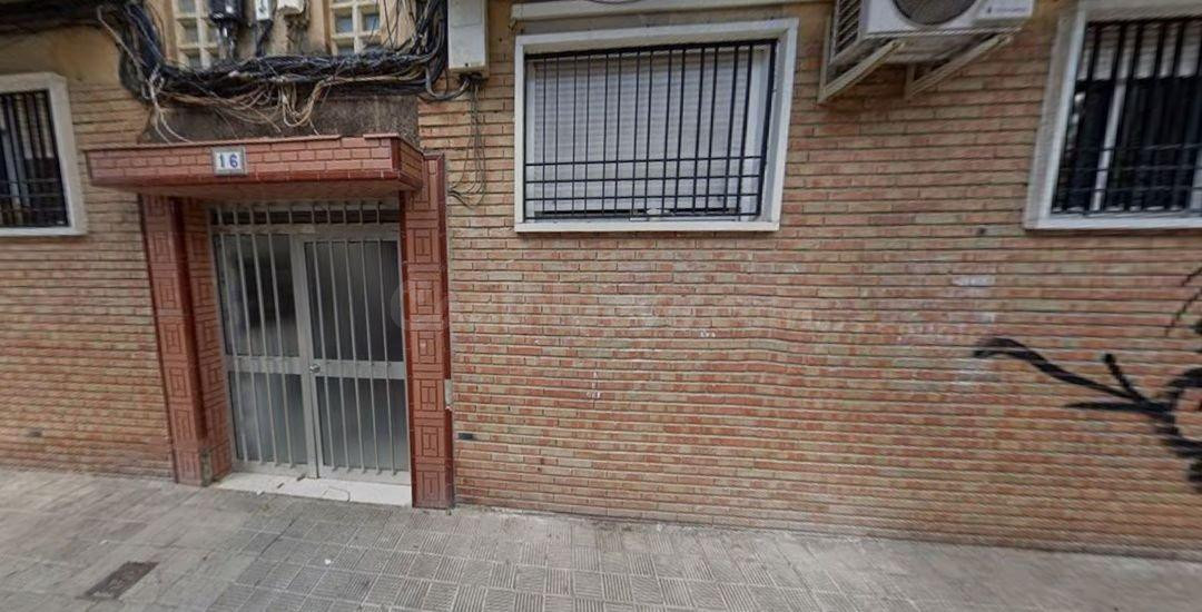 SE VENDE PISO OKUPADO en Plaza LUIS CERNUDA Nº 16 Sevilla (Sevilla)