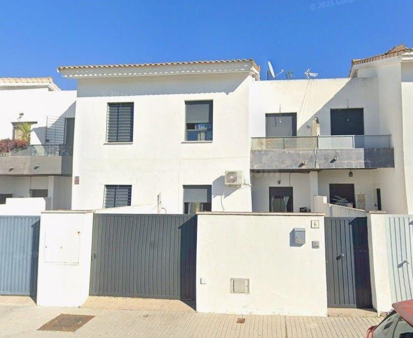 SE VENDE CASA OKUPADA en Calle Ramón Vila Jiménez Nº 6 Carri