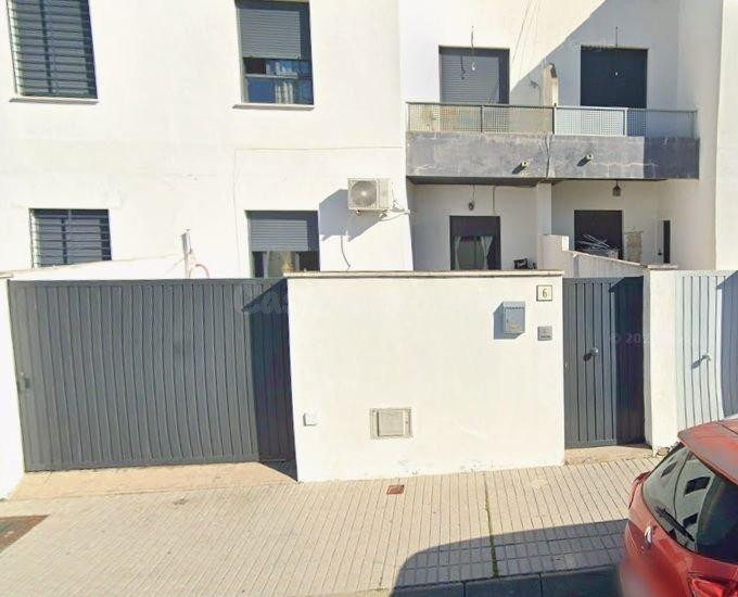 SE VENDE CASA OKUPADA en Calle Ramón Vila Jiménez Nº 6 Carri - foto 3