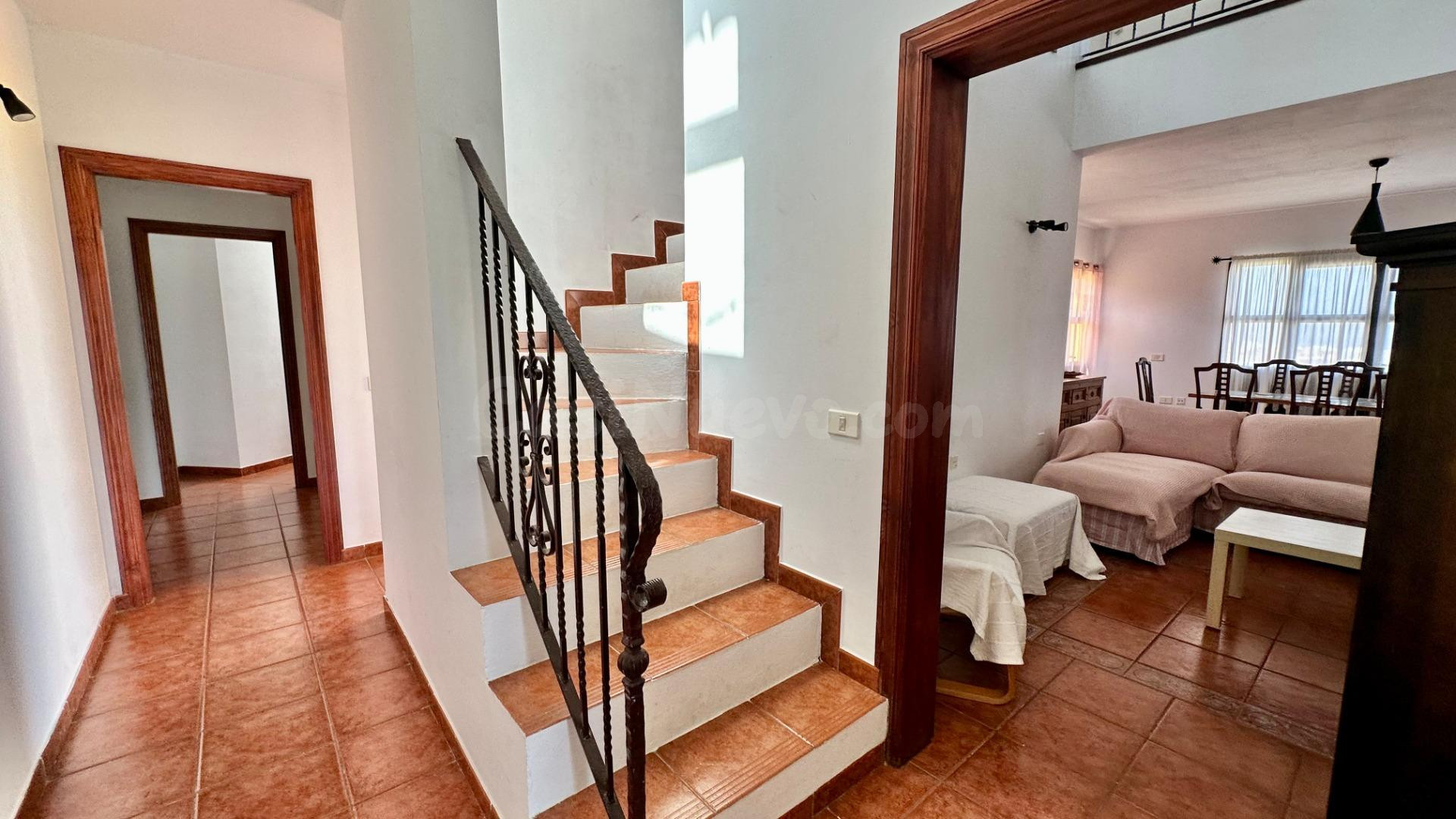 Chalet independiente con 5.318 m2 de parcela y vistas al mar - foto 5