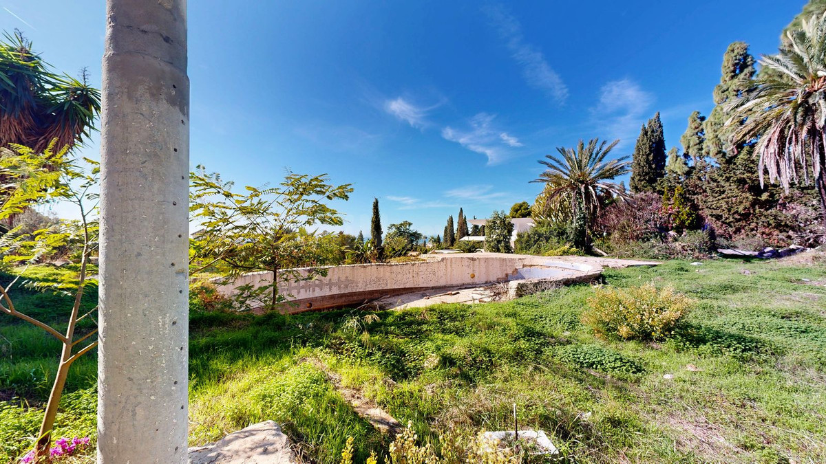 Terreno con proyecto en Las Chapas Marbella para construir villa