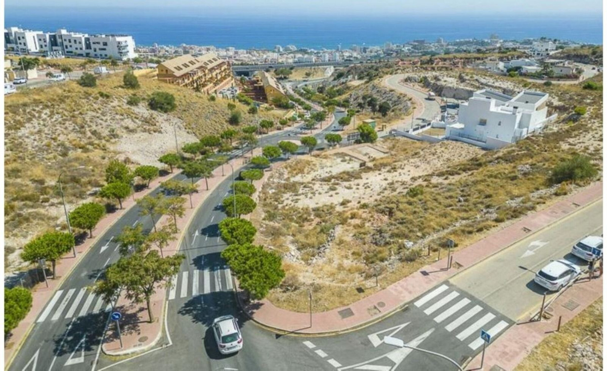Parcela urbana con vistas al mar en Benalmádena - Santángelo