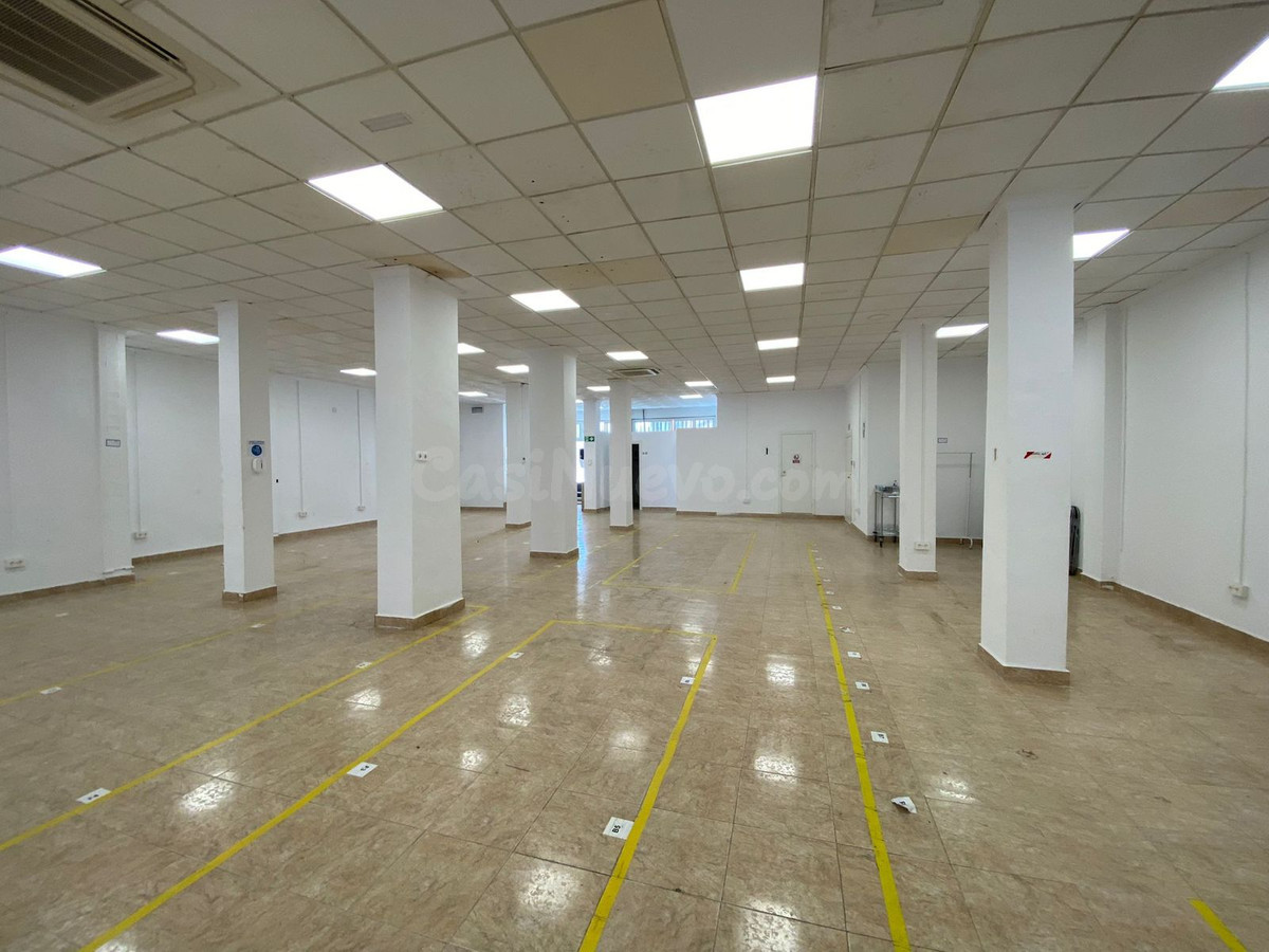 Local comercial 368m² en venta - La Princesa-Huelin