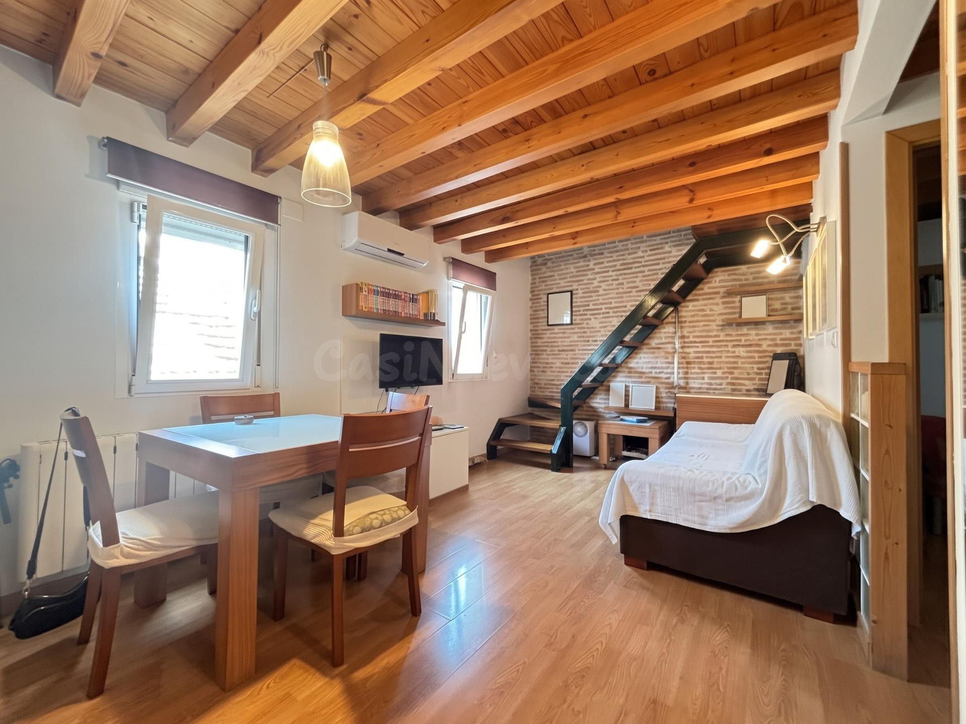 Acogedor DÚPLEX de 2 DORMITORIOS y 2 BAÑOS