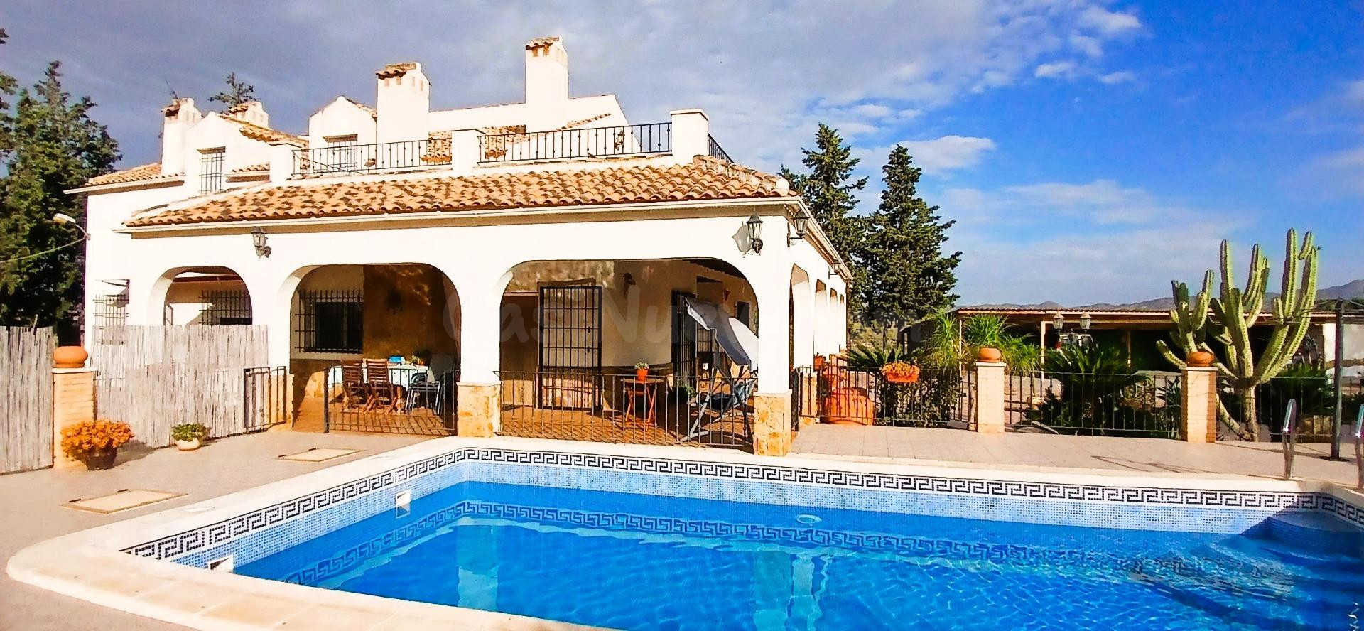 SE VENDE CHALTE DE 5 DORMI, 3 BAÑOS, PISCINA , PARCELA 2300 MST, 250 MST2, CASA, BARABACOA, AMUEBLADO EN VALLE DEL SOL MURCIA