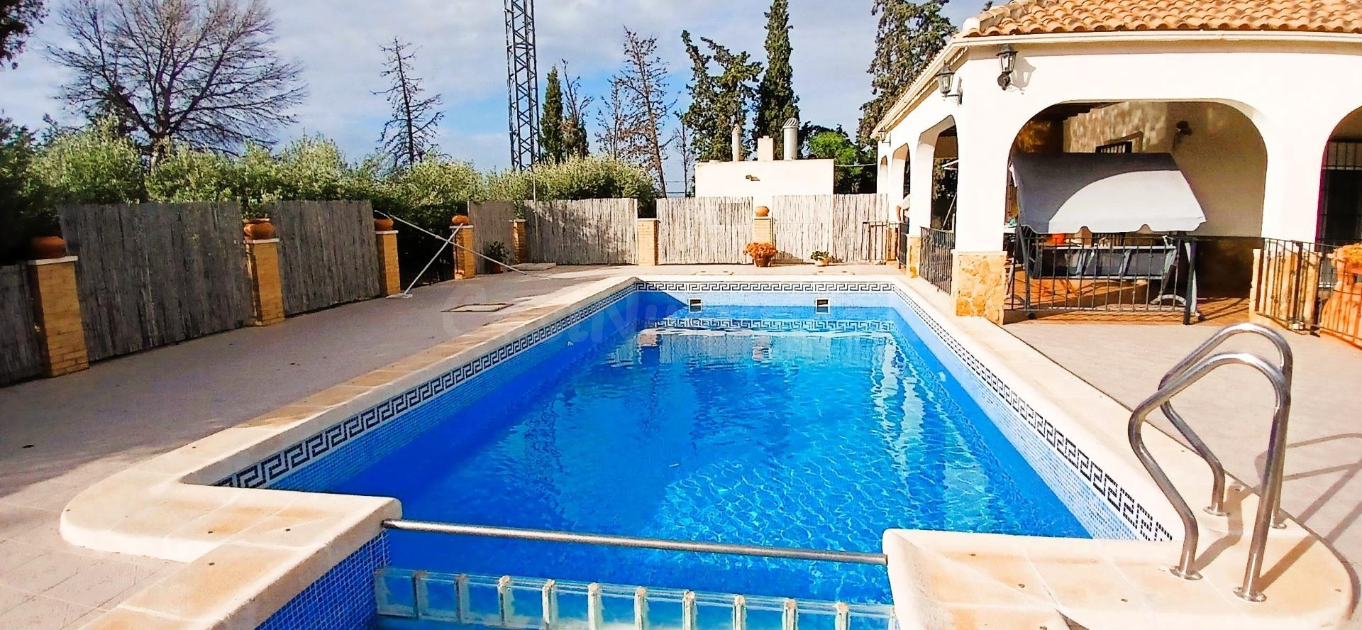 SE VENDE CHALTE DE 5 DORMI, 3 BAÑOS, PISCINA , PARCELA 2300  - foto 4