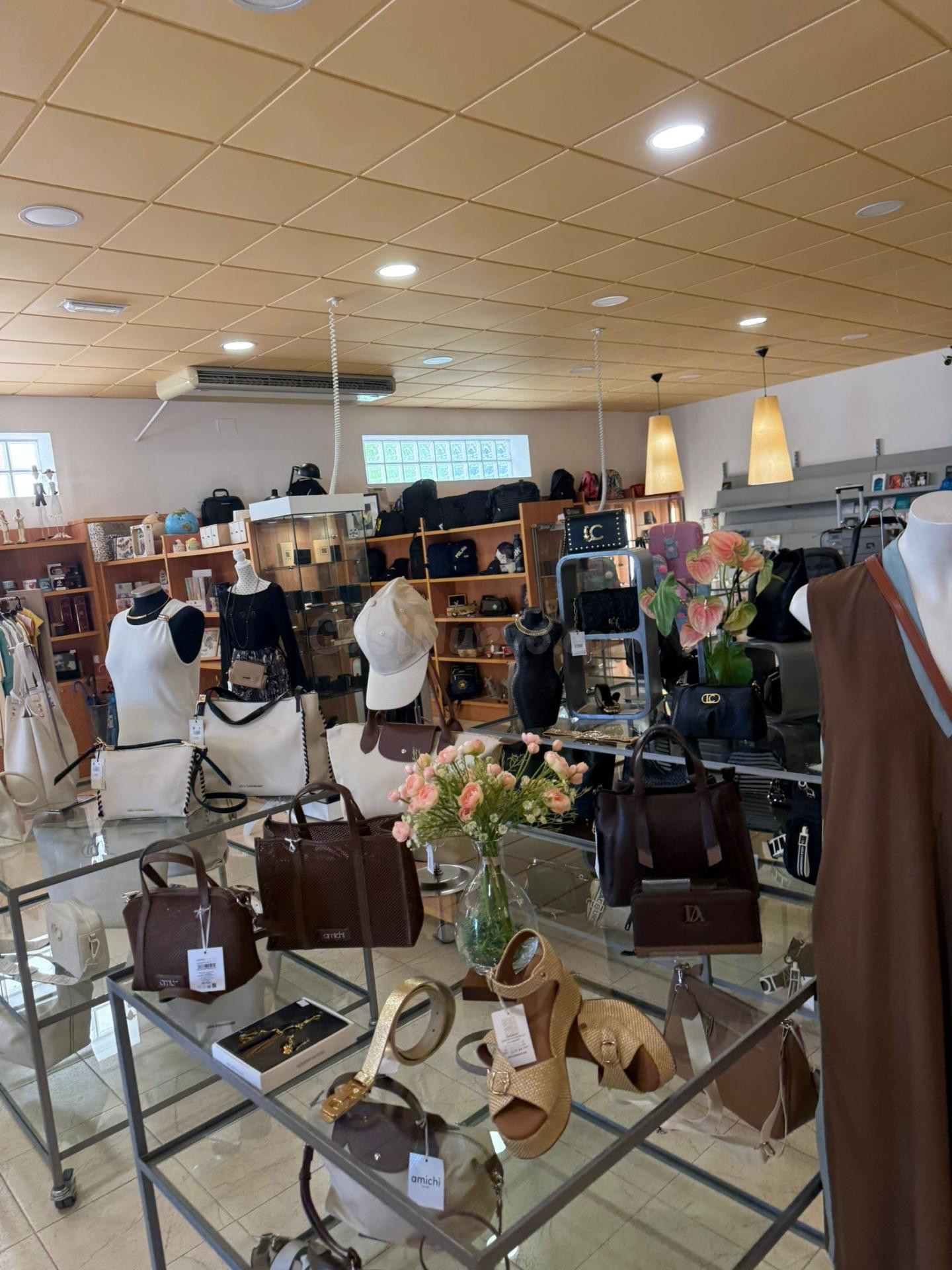 Local comercial con gran potencial en excelente ubicación en Deltebre