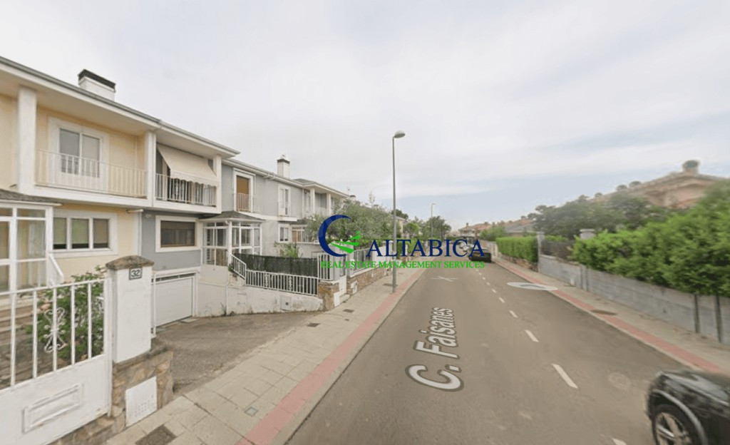 Casa-Chalet en Venta en Santa Marta De Tormes Salamanca