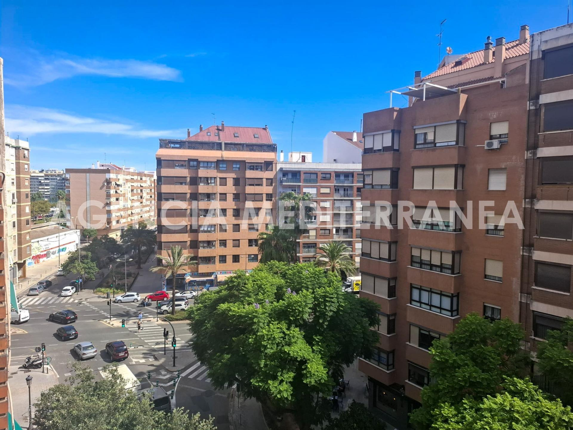 Piso en venta en Valencia, para reformar,