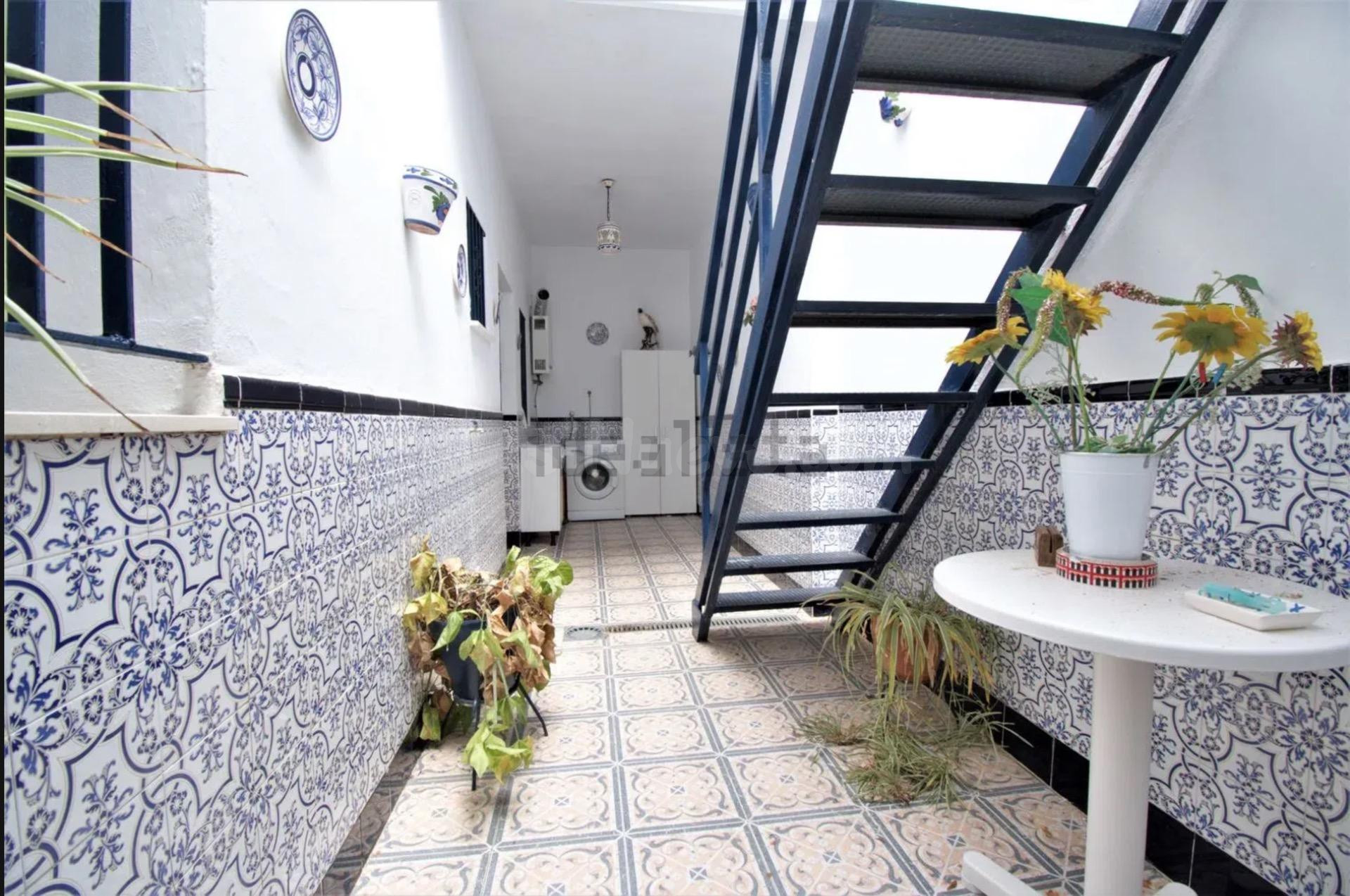 ¡CASA EN VENTA EN PASAJE ARANA BEATO! – JEREZ DE LA FRONTERA