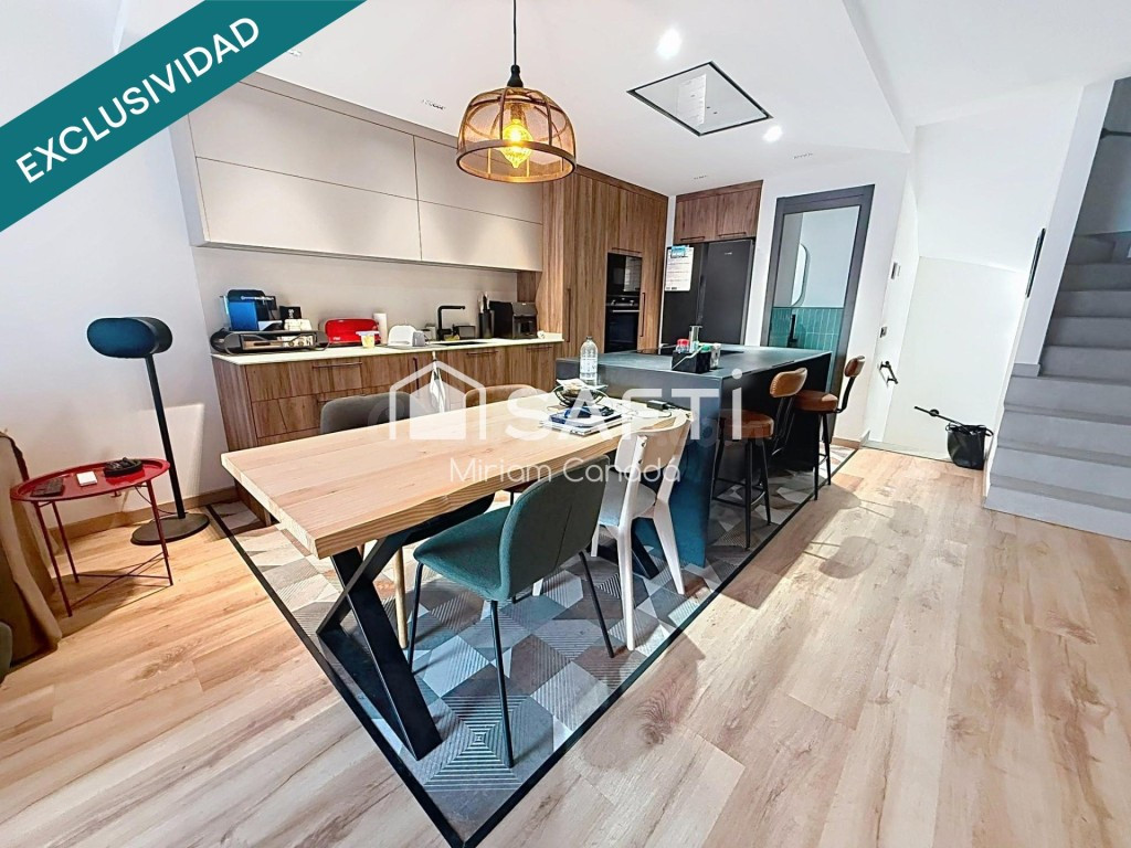 Casa de pueblo reformada con alma y estilo - foto 2