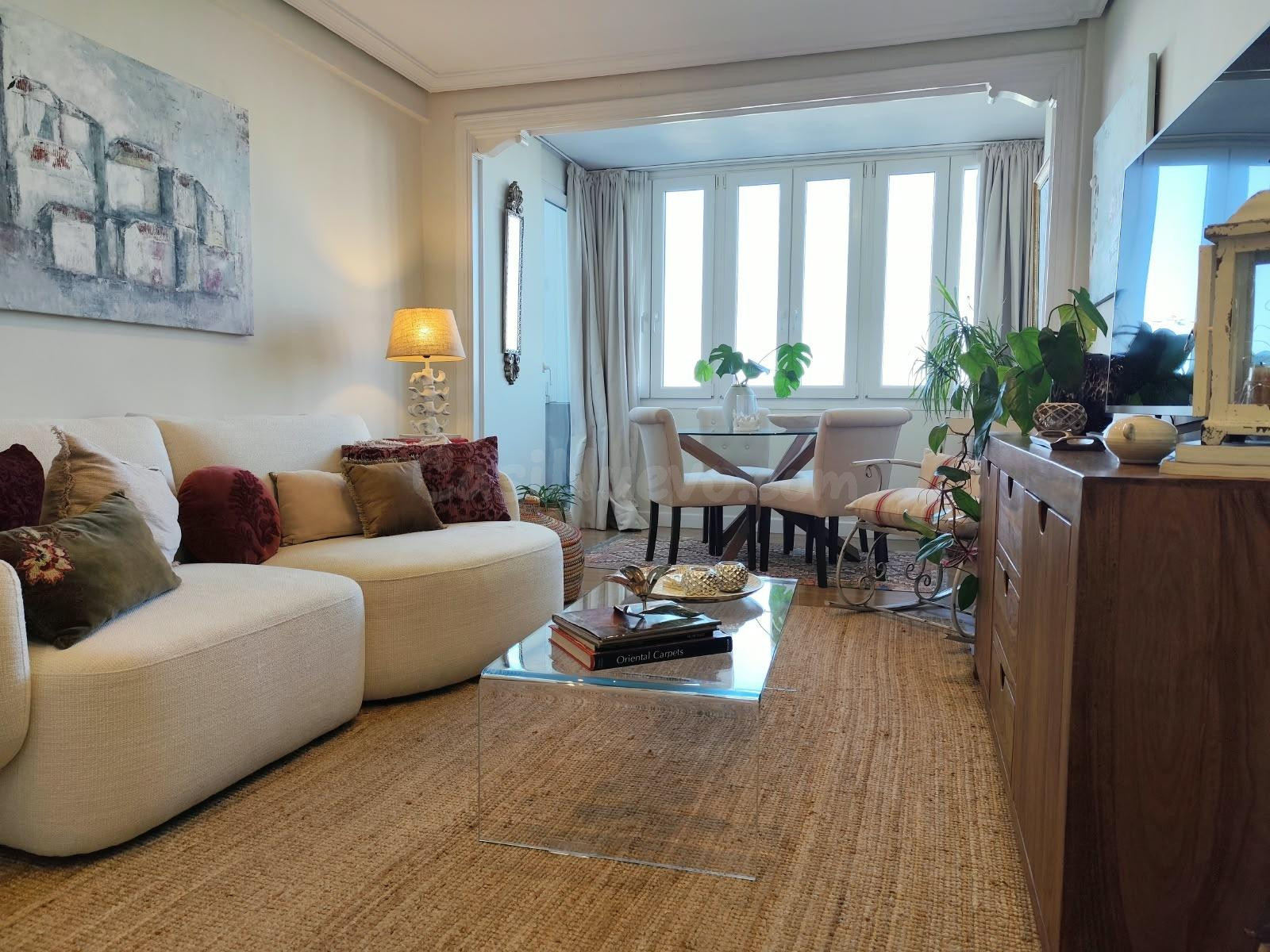VIVIENDA REFORMADA;  CALIDAD, AMPLITUD Y UNAS VISTAS QUE MARCAN LA DIFERENCIA AL PASEO MARÍTIMO Y AL PUERTO.