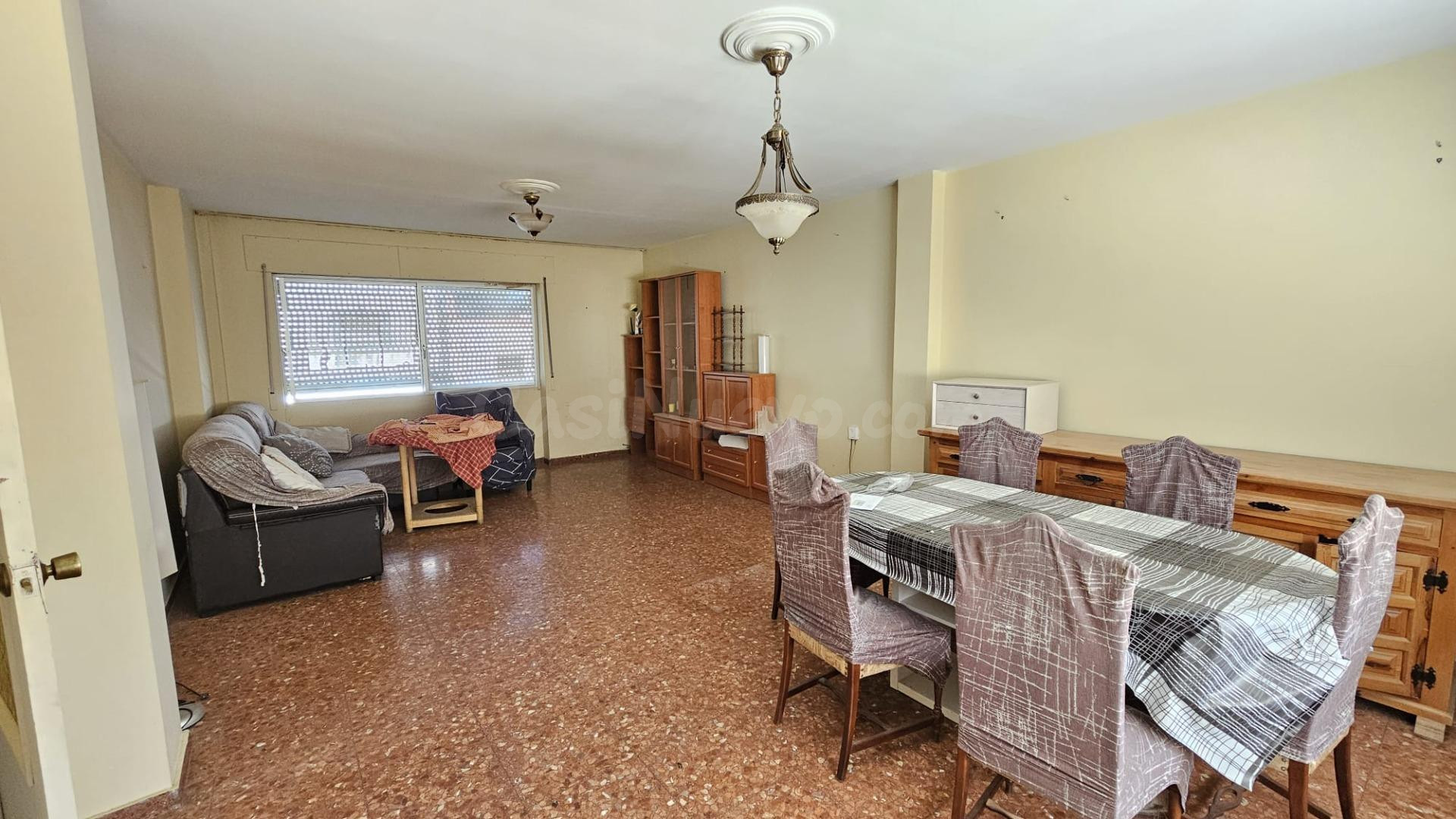✨ ¡Gran casa con cochera cerrada , llena de posibilidades!