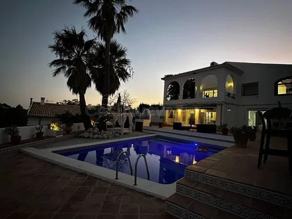 Villa de Lujo 5 habitaciones 231m² en venta - Capellanía