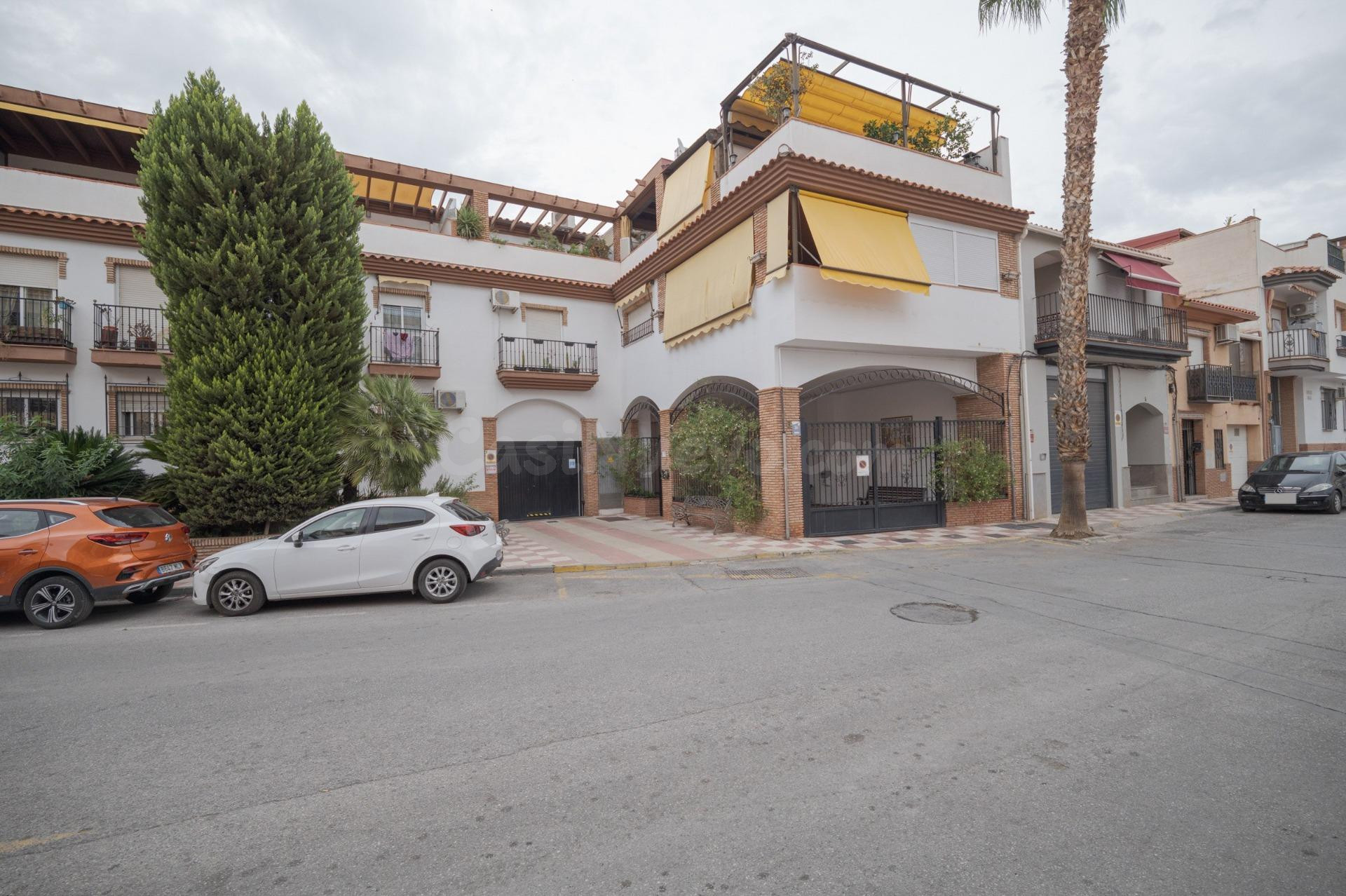 Una vivienda ideal con 2 dormitorios tanto para vivir con total comodidad en planta baja y sin barreras como para inversión segura. ¡Lista para entrar a disfrutar! En Churriana de la Vega.