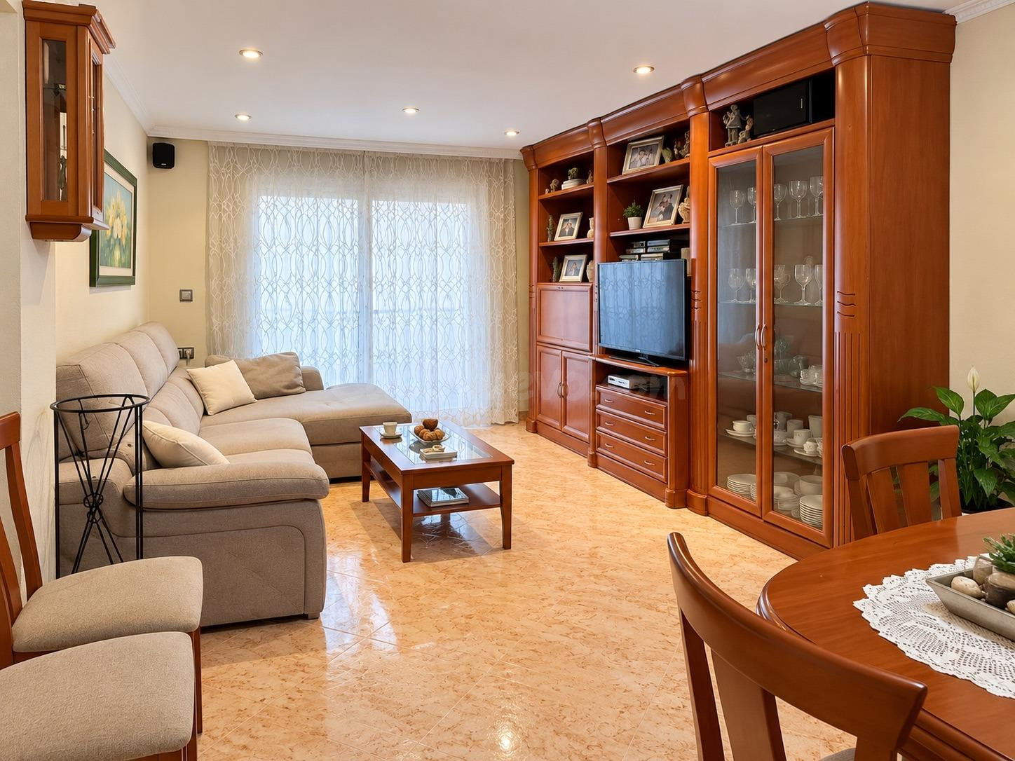 AMPLIO PISO REFORMADO DE 4 habitaciones CON BALCÓN Y ASCENSO - foto 3