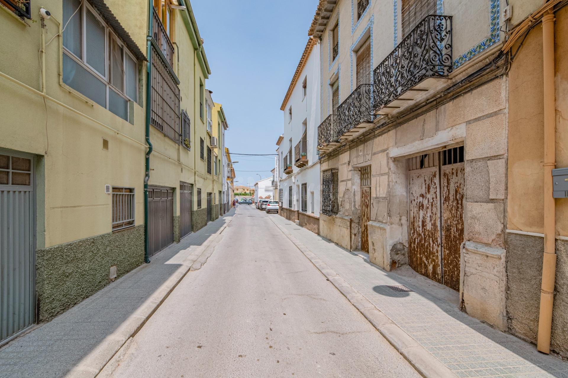 Oportunidad de inversión en el centro de Baza: solar urbano  - foto 4