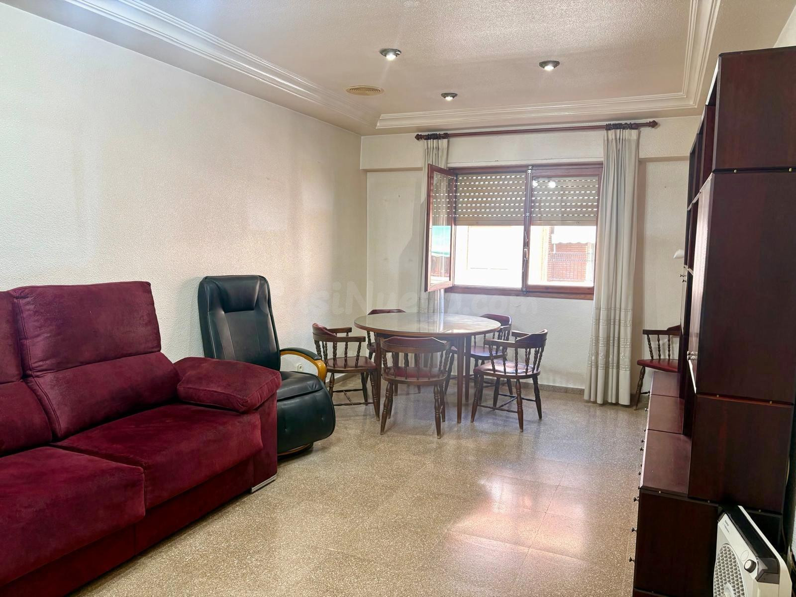 Amplio Piso en zona Plaza Crevillente con Ascensor