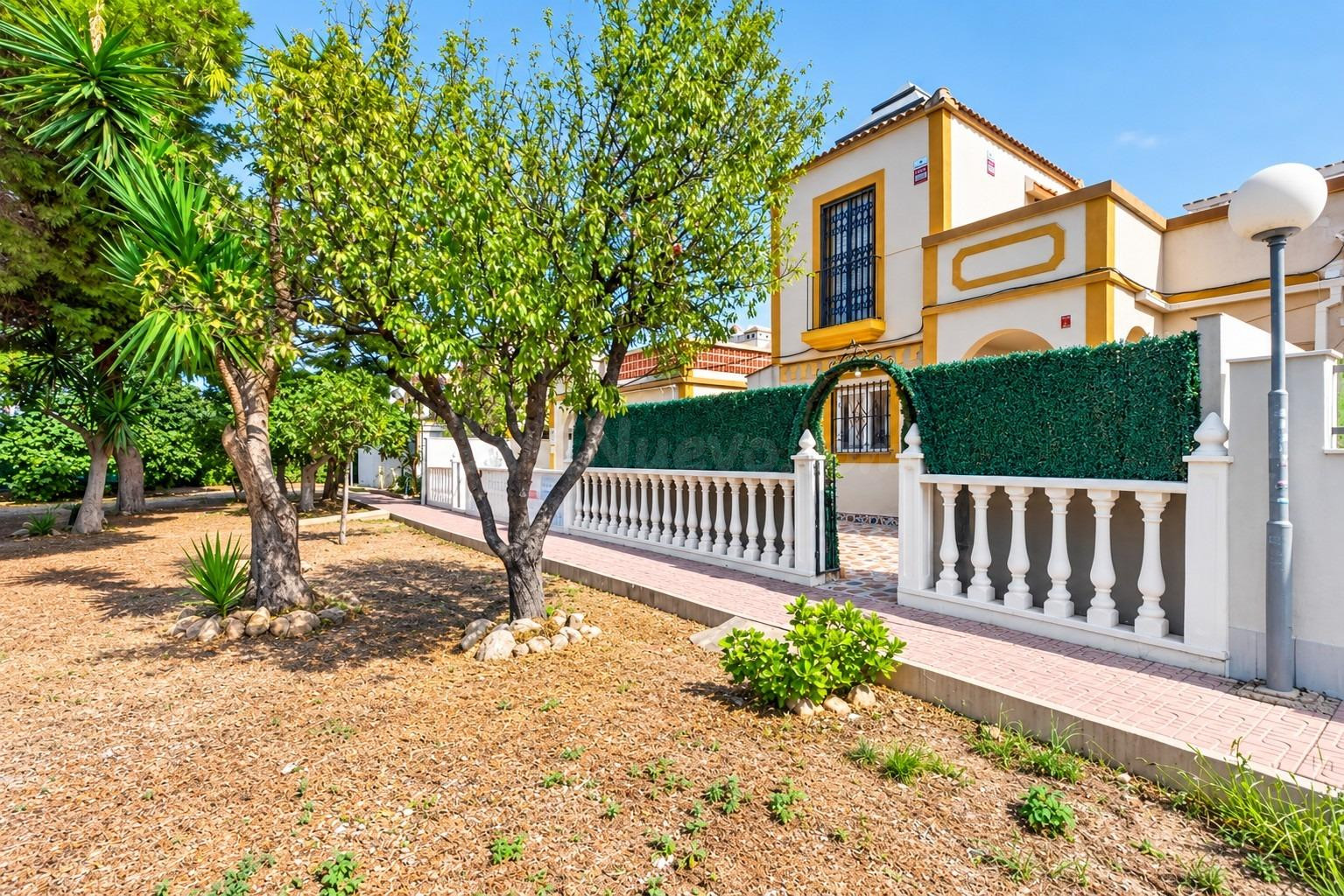 DÚPLEX CON SOLÁRIUM, JARDÍN, PISCINA Y JUNTO A C.C.HABANERAS/ CARREFOUR