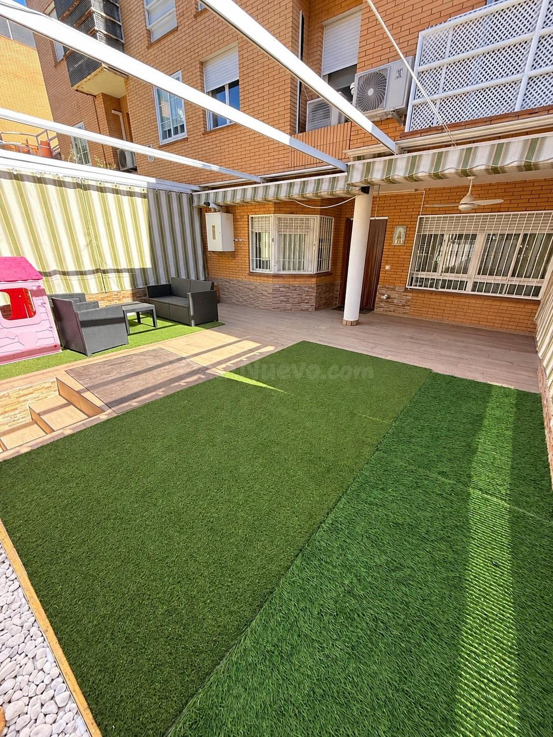 TRIPLEX REFORMADO EN FRESNOS CON PATIO,  3 DORMITORIOS, 3 BAÑOS Y COCHERA DE 100 m2!!!!