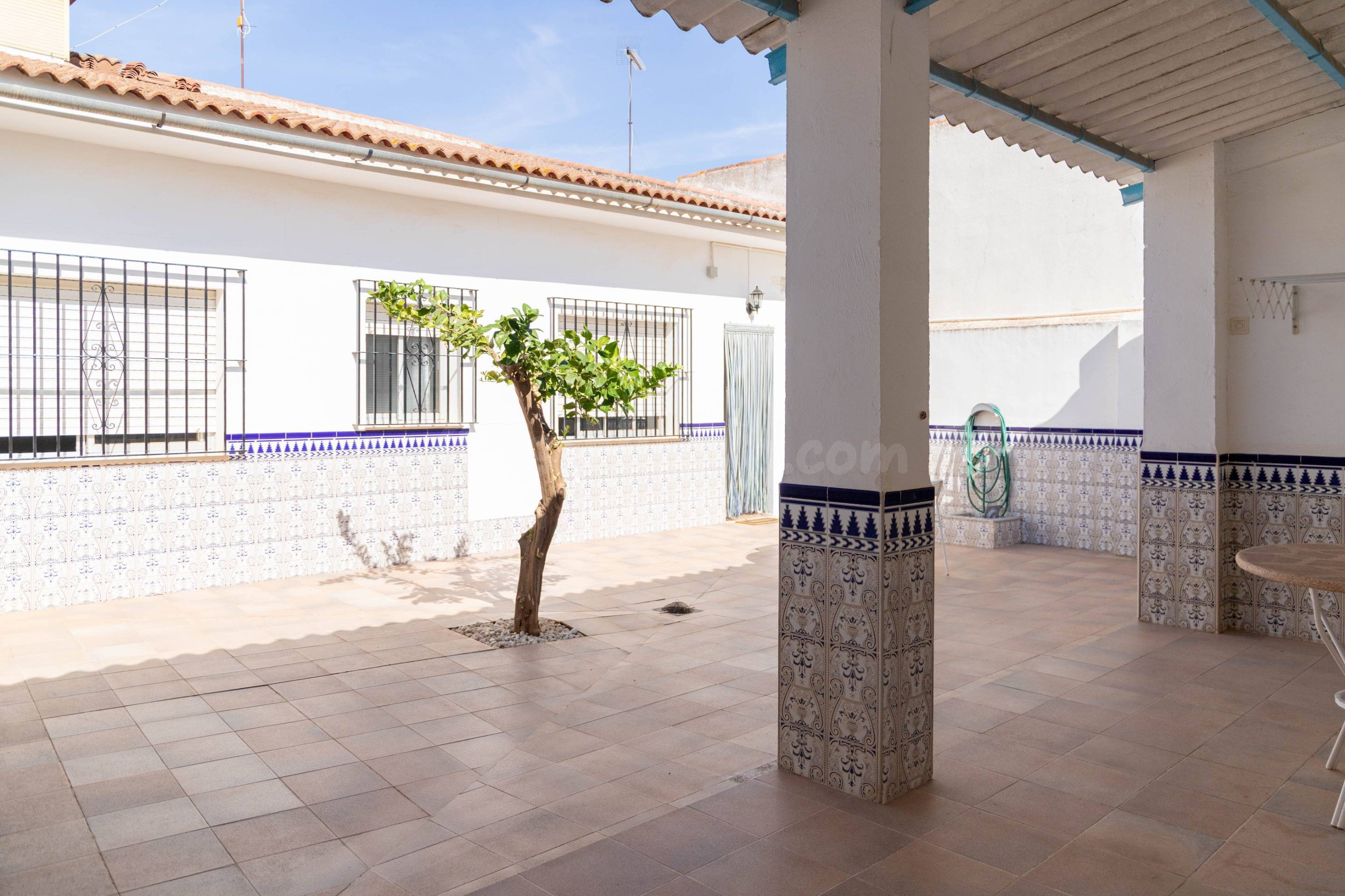 Casa en planta baja con patio - foto 3