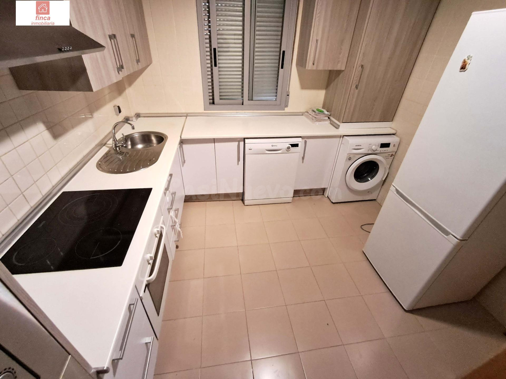 MONTIJO, ALQUILER PISO SIN AMUEBLAR, COCINA AMUEBLADA Y EQUI - foto 2