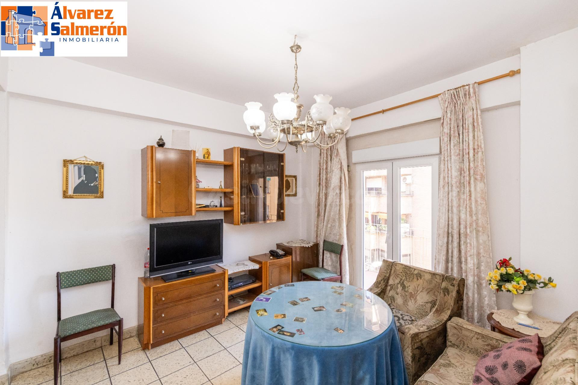 Piso para reformar junto a Plaza Einstein – 3 dormitorios y vistas despejadas