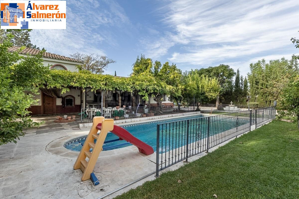 Espectacular Chalet en Ogijares - Ideal para Familias