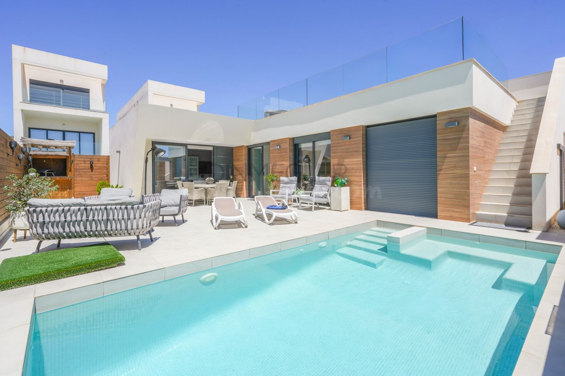 Chalet moderno de 4 dormitorios en Benijófar