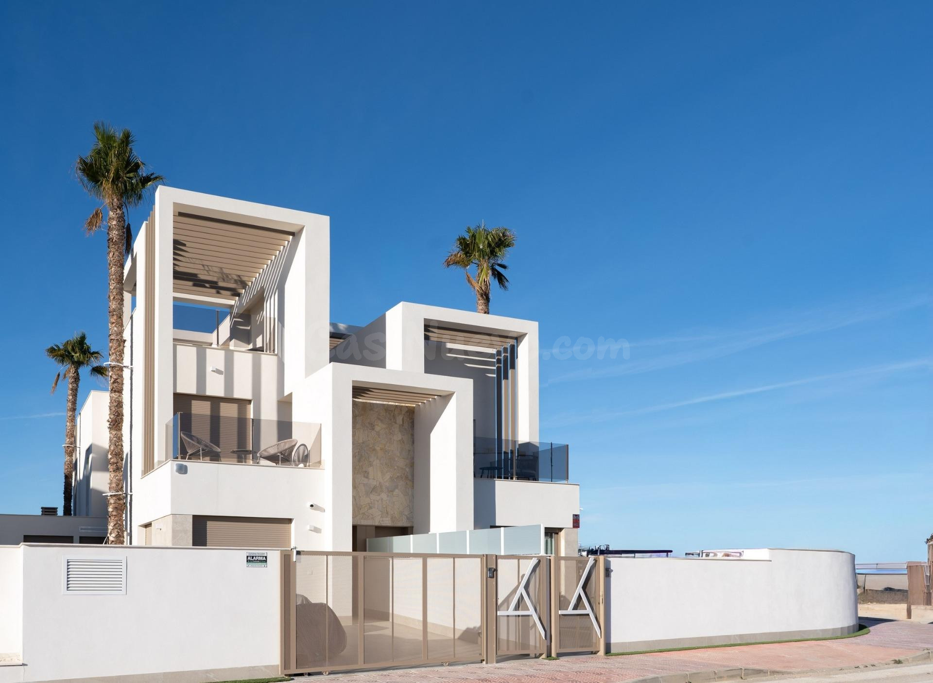 Villas de nueva construcción con piscina privada en Serena Golf-Los Alcázares