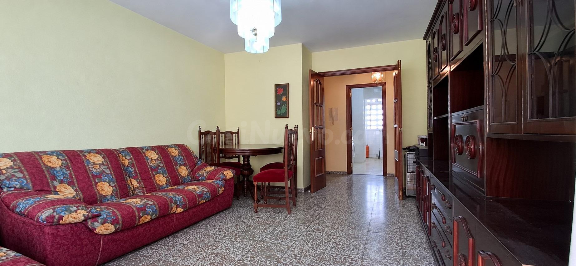 AMPLIA VIVIENDA DE 4 DORMITORIOS Y 2 BAÑOS. MEJOR PRECIO DE ZONA